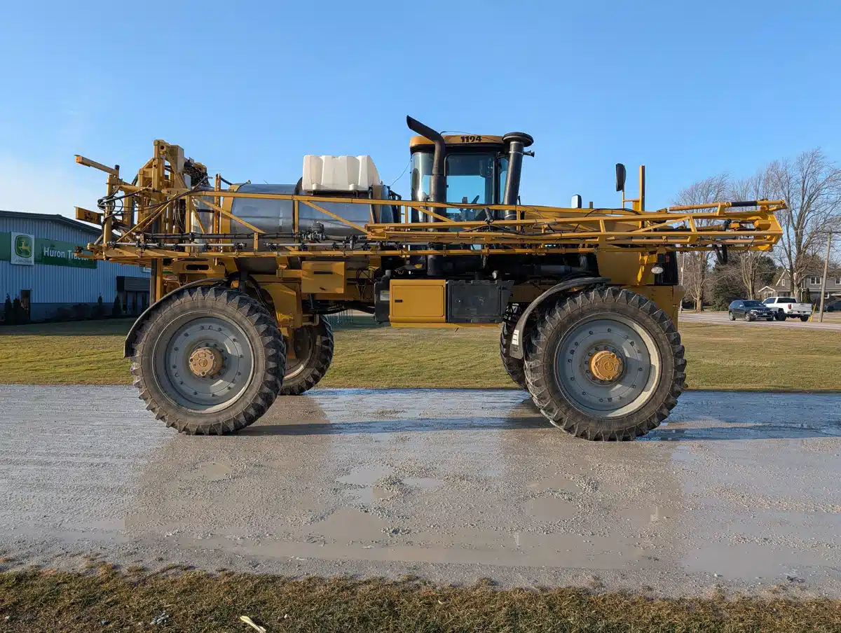 Gallery image 2 for Used 2011 RoGator 1194 Sprayer - Self Propelled