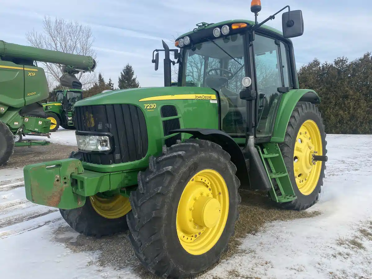 Gallery image 1 for 2009 John Deere 7230 PREMIUM Tractor
