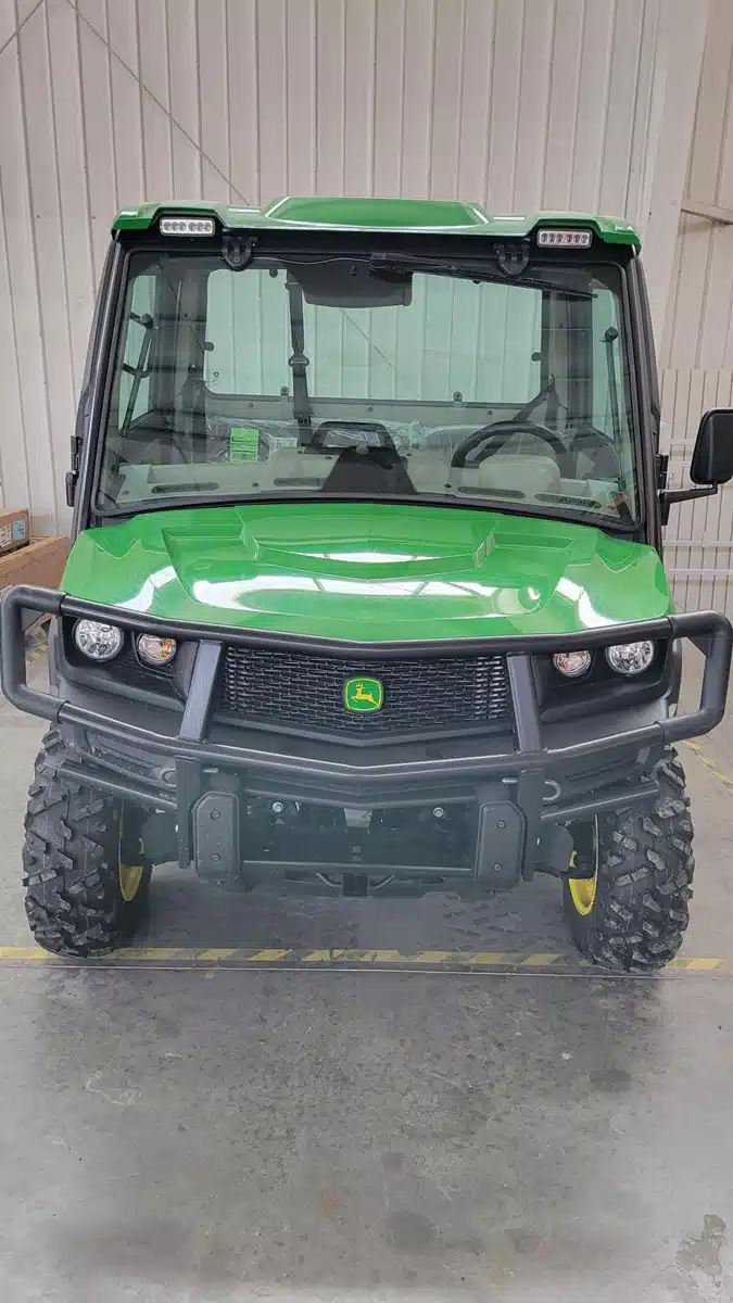 Gallery image 2 for 2021 John Deere XUV 835R Utility Vehicle