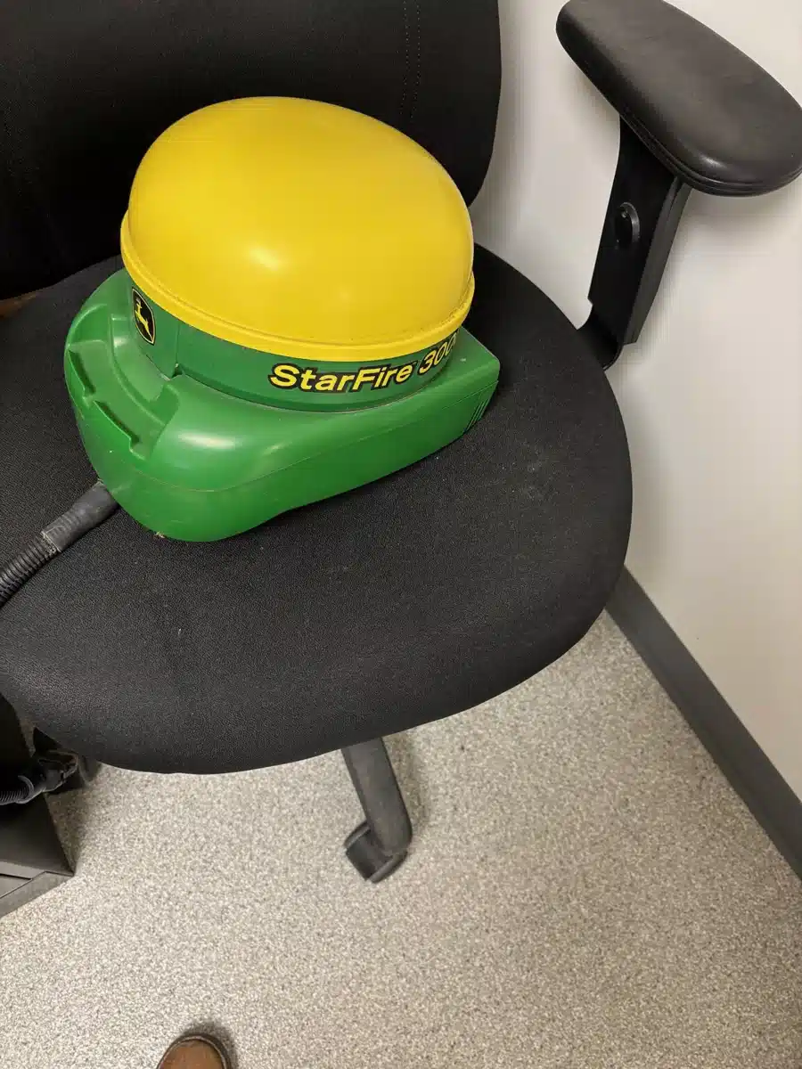 Used John Deere STARFIRE 3000 RECEIVER Guidance System