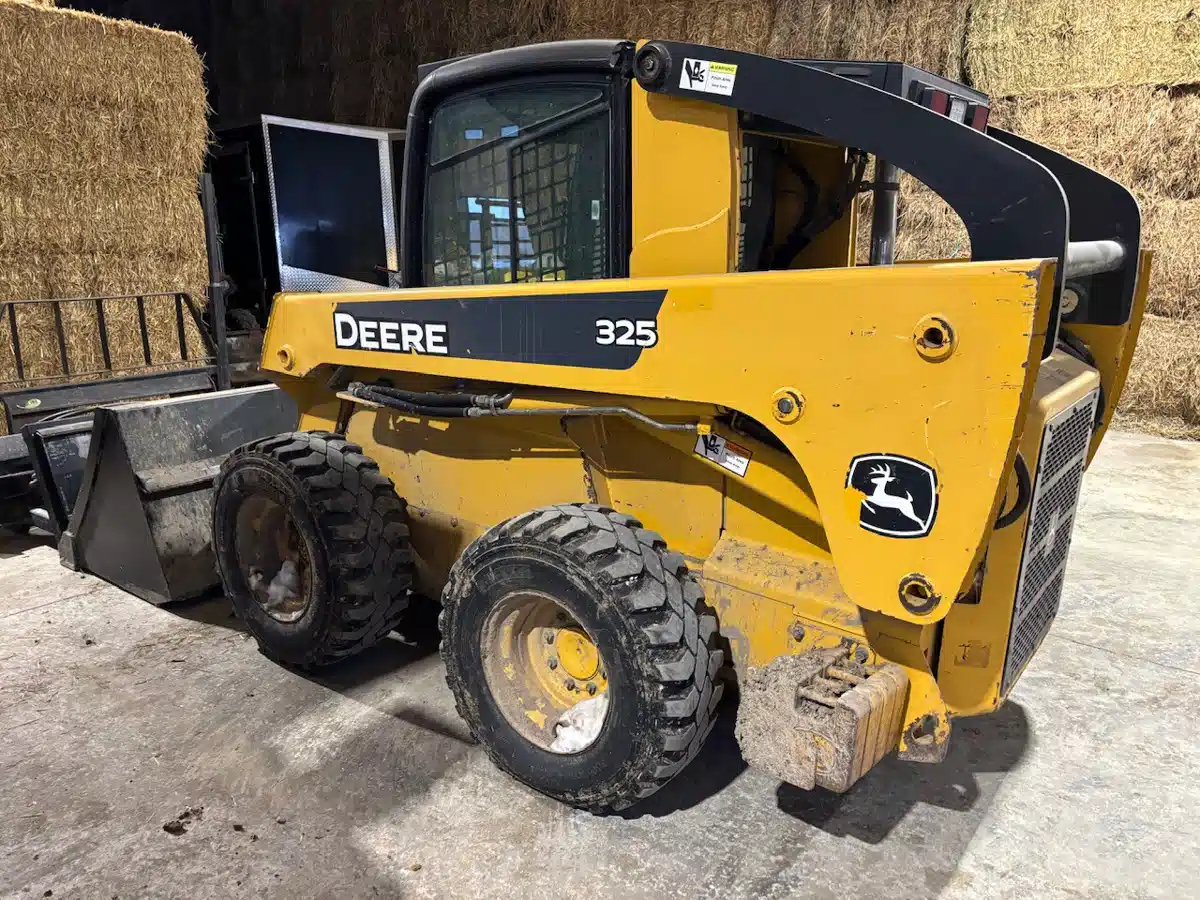 Gallery image 2 for 2008 John Deere 325 Skid Steer