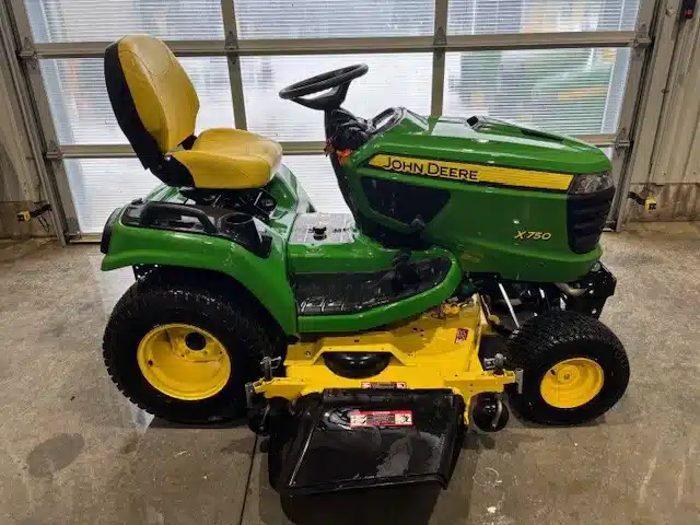 Gallery image 1 for 2015 John Deere X750 Lawn Tractor
