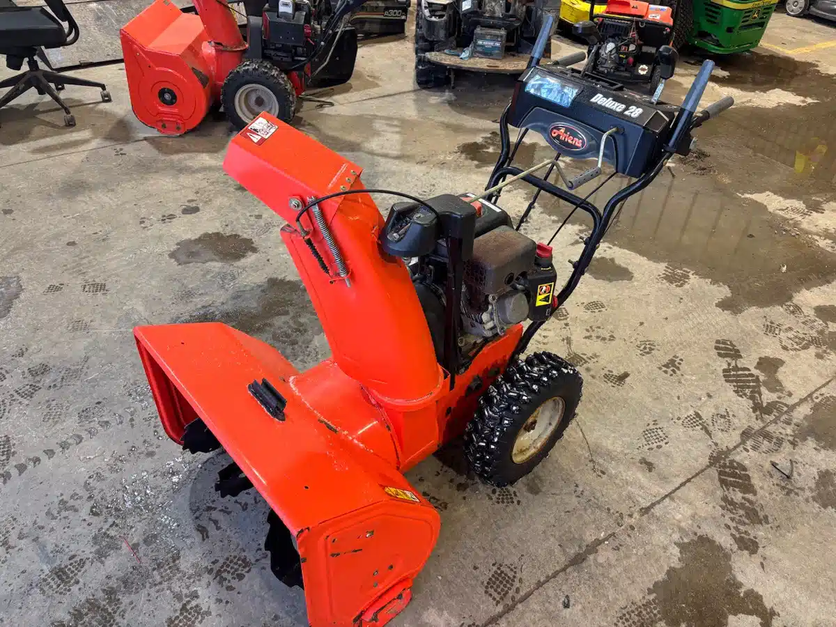 Gallery image 2 for Ariens DELUXE 28" Snow Blower