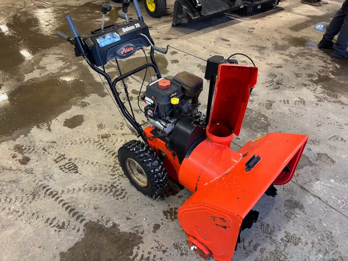 Ariens DELUXE 28" Snow Blower
