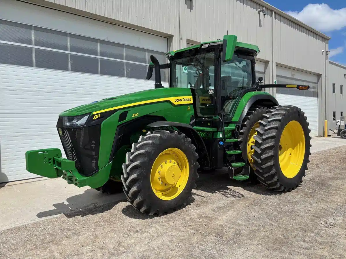 Gallery image 1 for 2023 John Deere 8R 250 Tractor