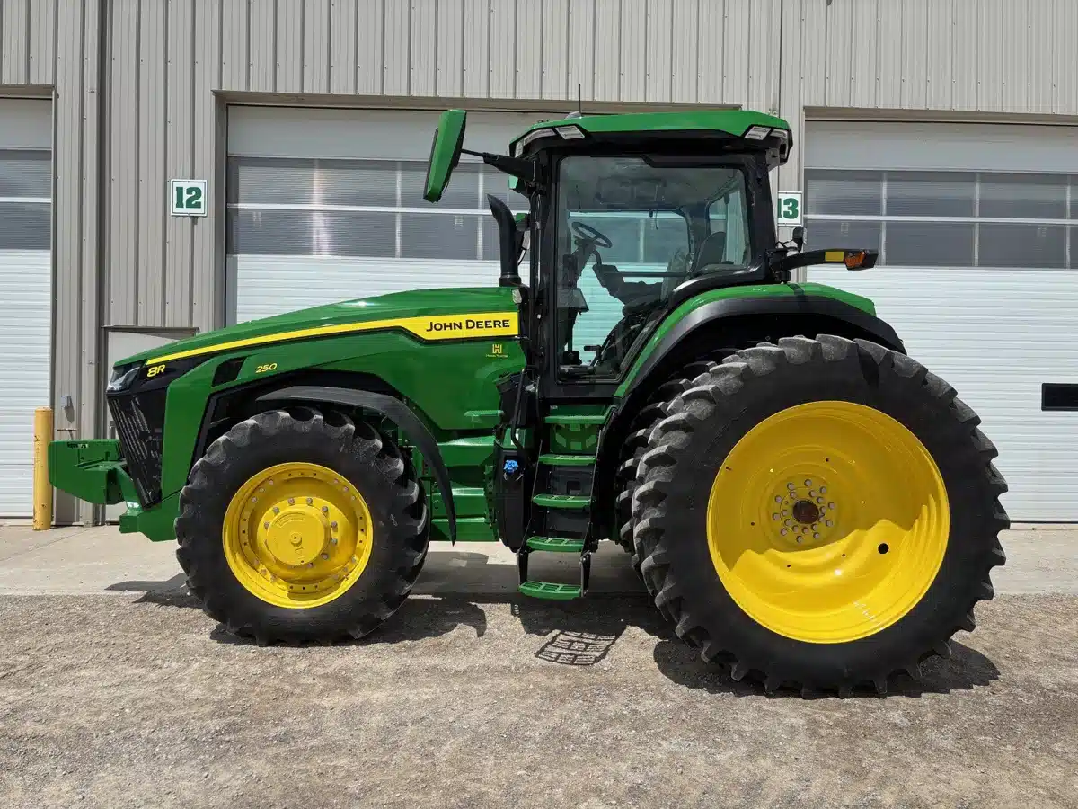 Gallery image 2 for 2023 John Deere 8R 250 Tractor