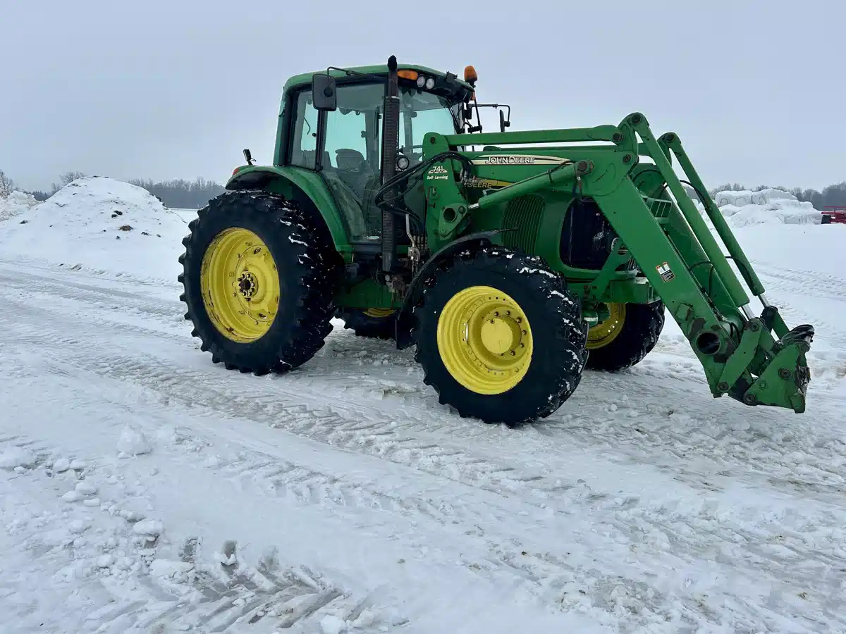 Used 2003 John Deere 7520 Tractor