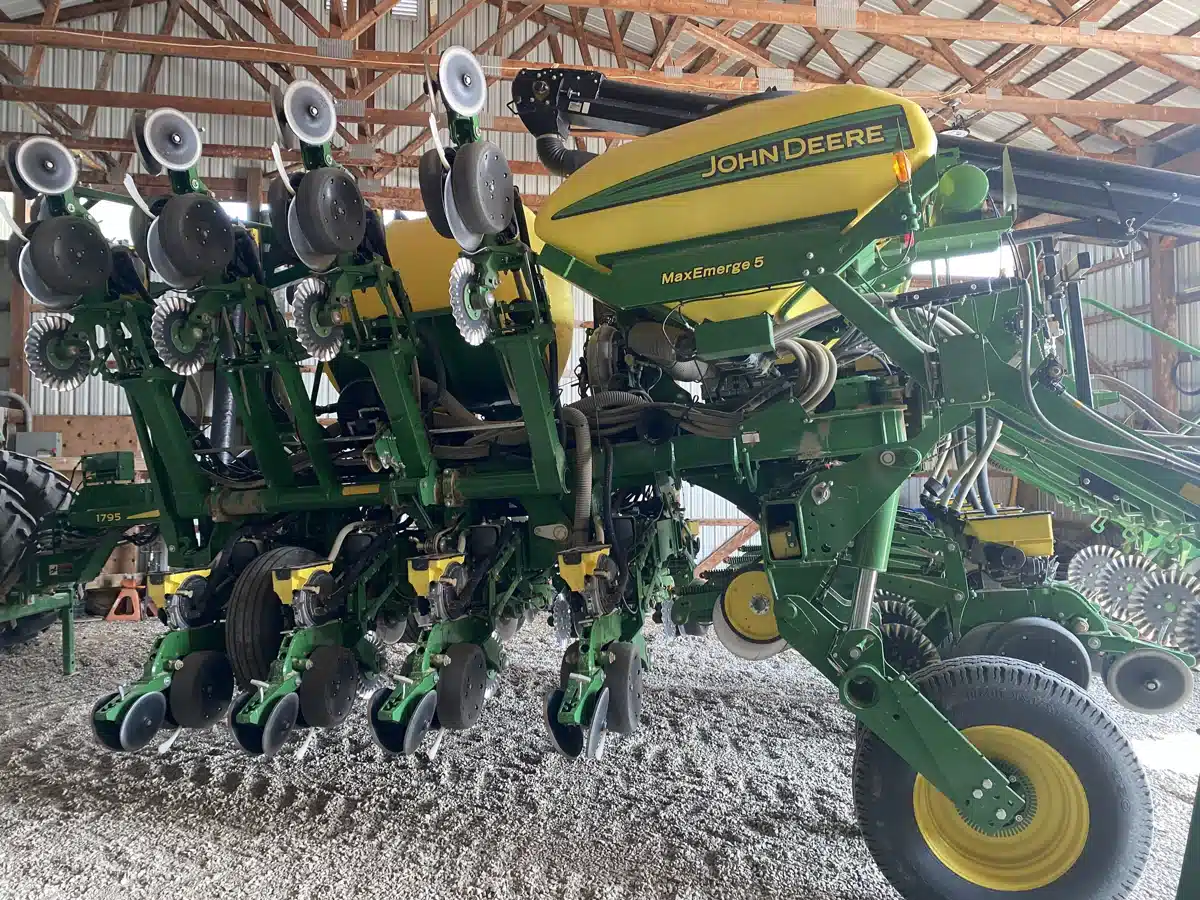 Gallery image 2 for 2016 John Deere 1795 Planter
