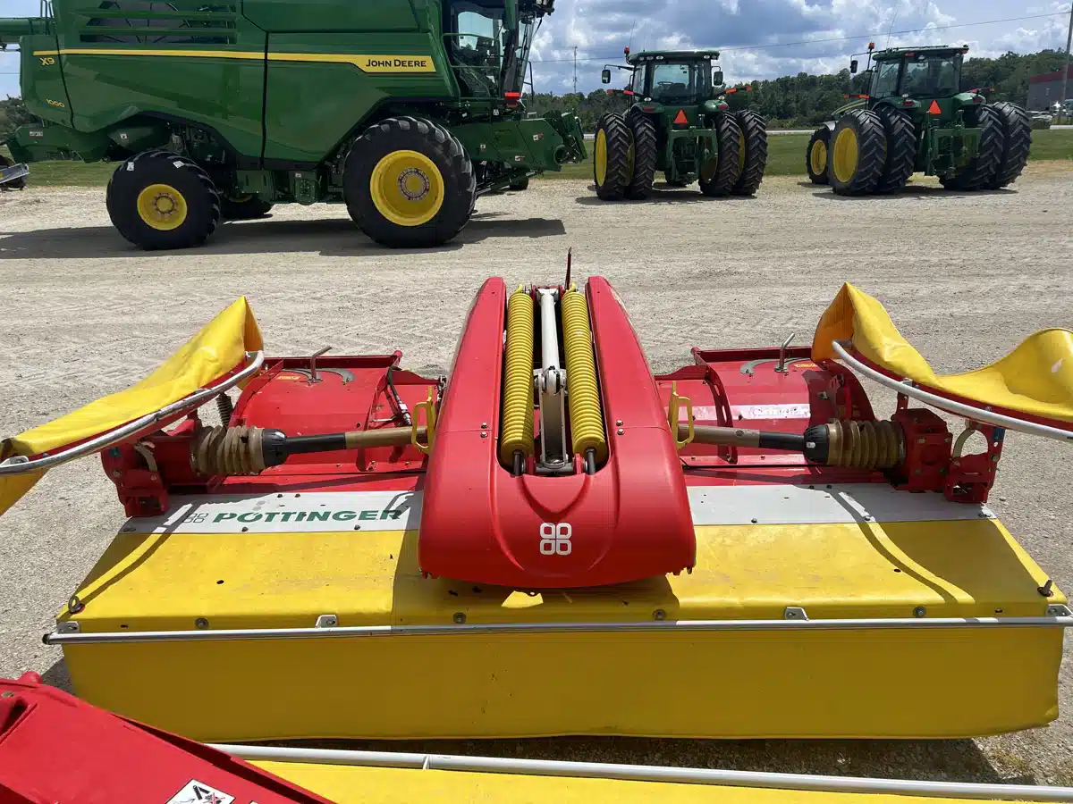 Gallery image 1 for 2016 Pottinger NOVACAT 301 Disc Mower