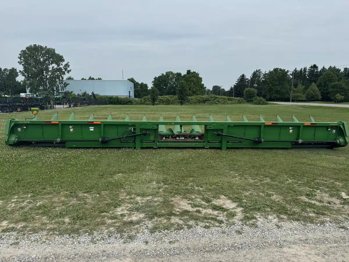 Gallery image 2 for 2014 John Deere 616C Header - Row Crop