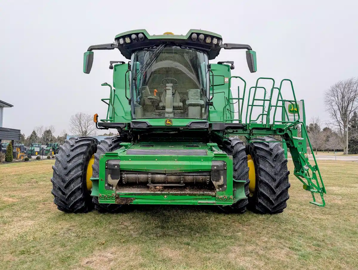 Gallery image 2 for 2023 John Deere X9 1000 Combine