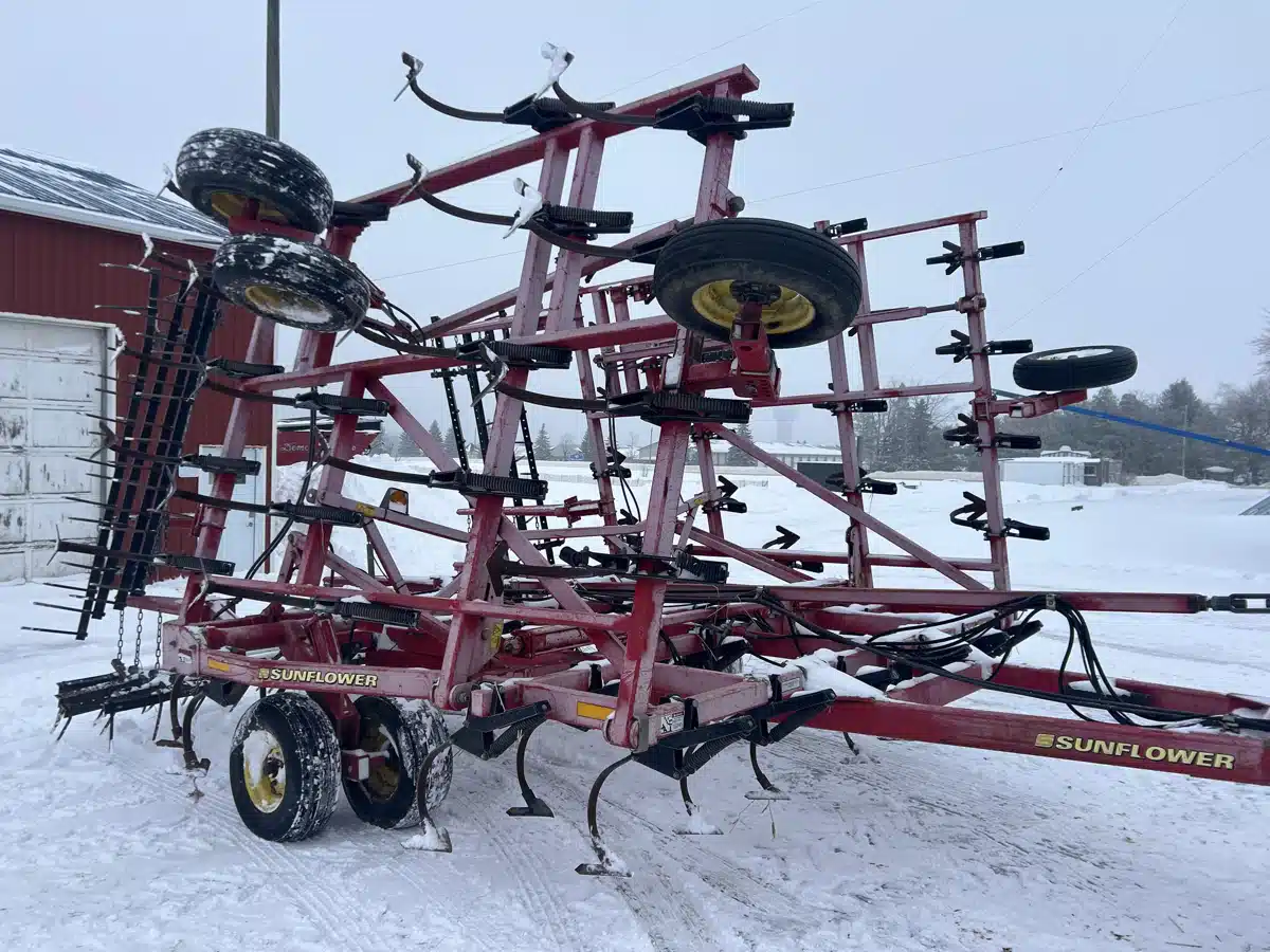 2009 Sunflower 5035-32' Cultivator