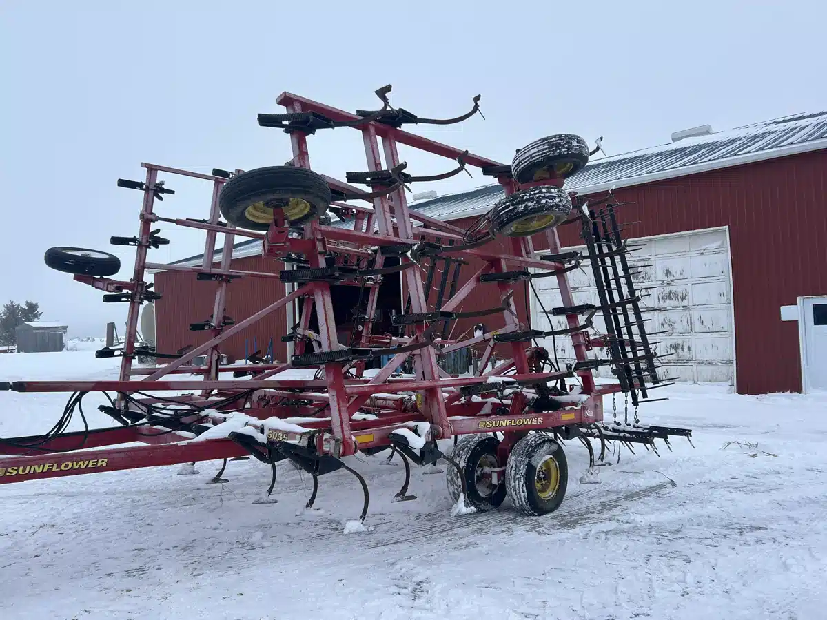 Gallery image 2 for 2009 Sunflower 5035-32' Cultivator