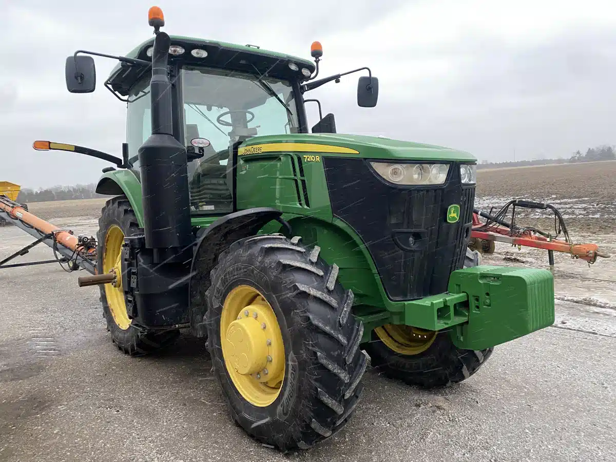 2019 John Deere 7210R Tractor