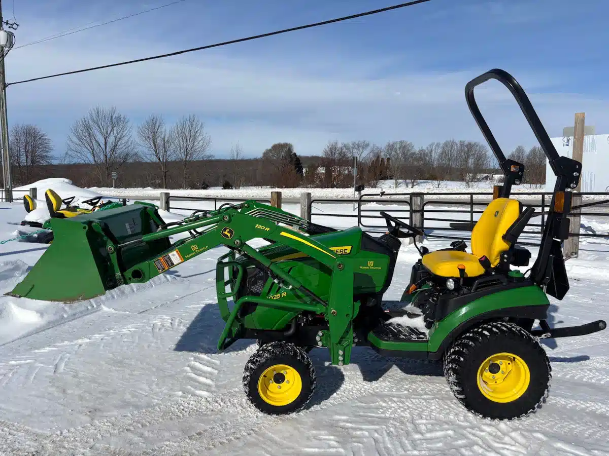 Gallery image 1 for 2022 John Deere 1025R Tractor