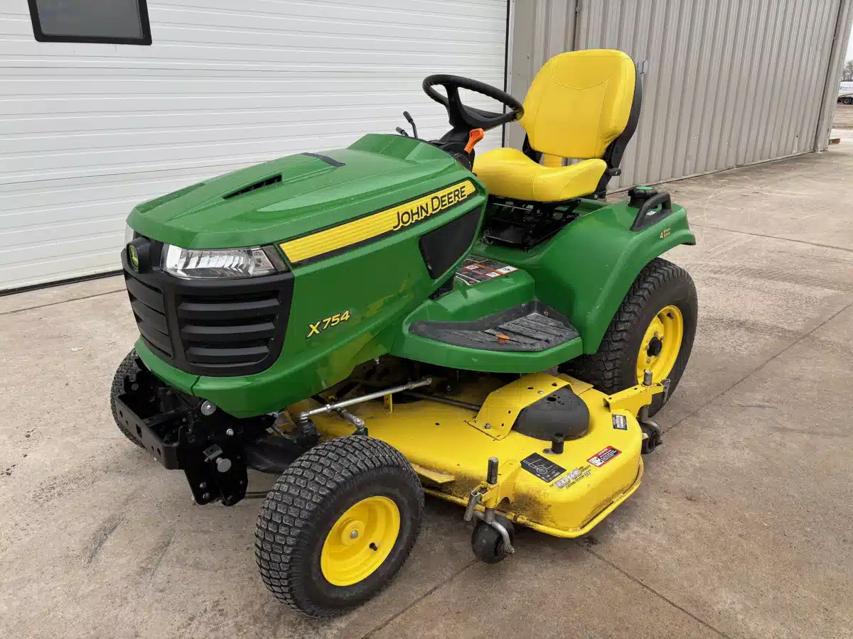 Gallery image 1 for 2018 John Deere X754 Lawn Tractor