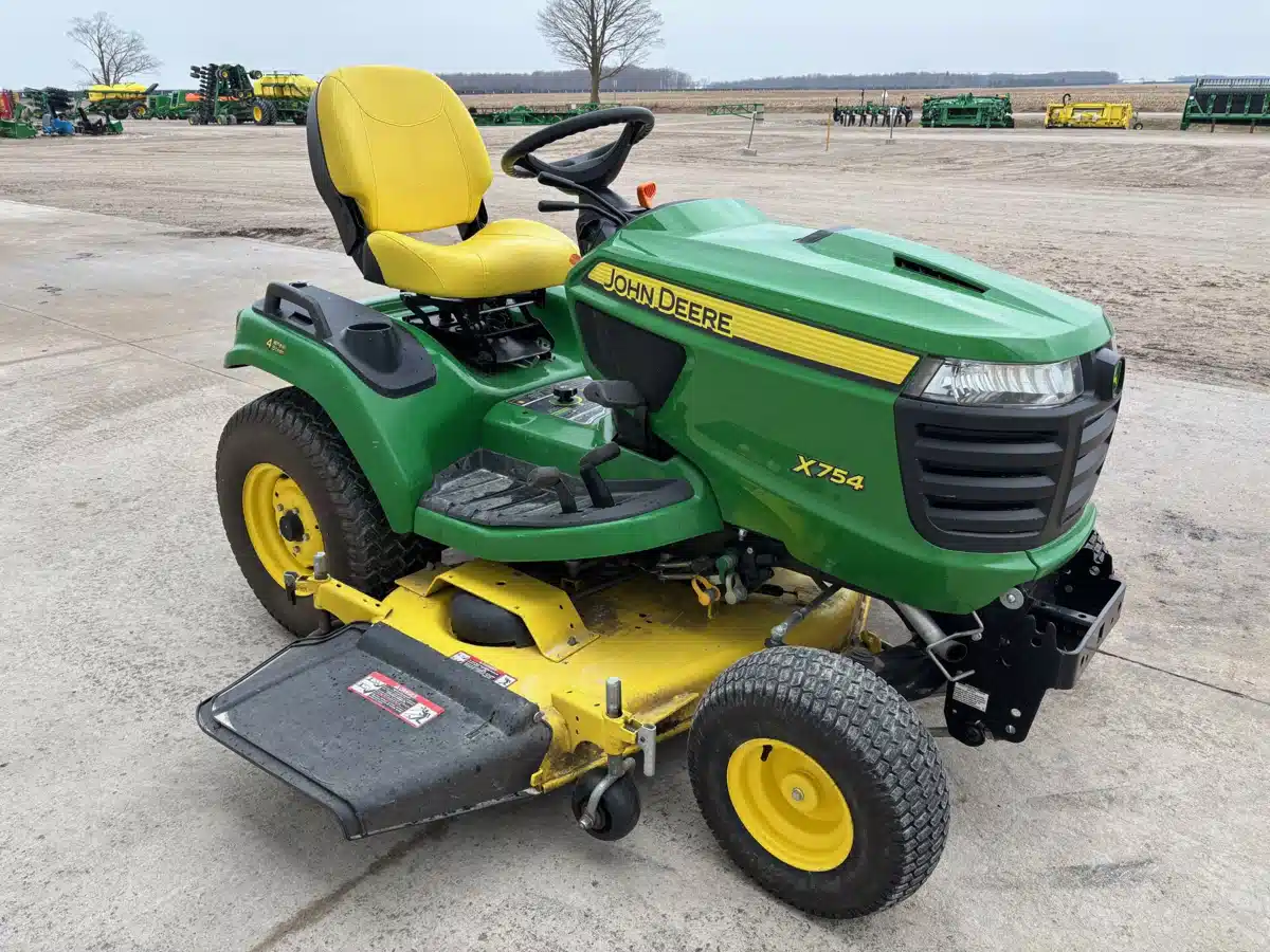 Gallery image 2 for 2018 John Deere X754 Lawn Tractor