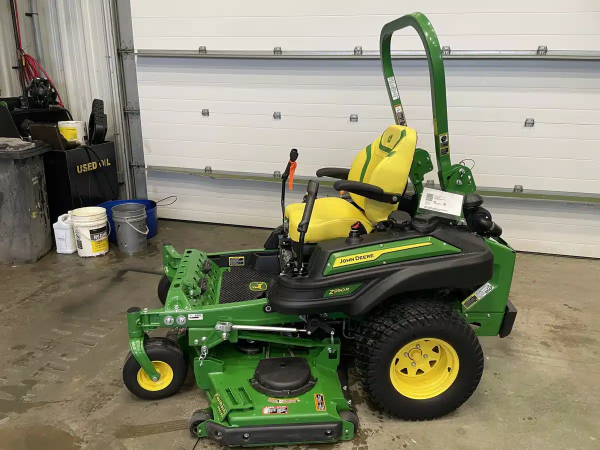 Gallery image 2 for 2023 John Deere Z950R Mower - Zero Turn