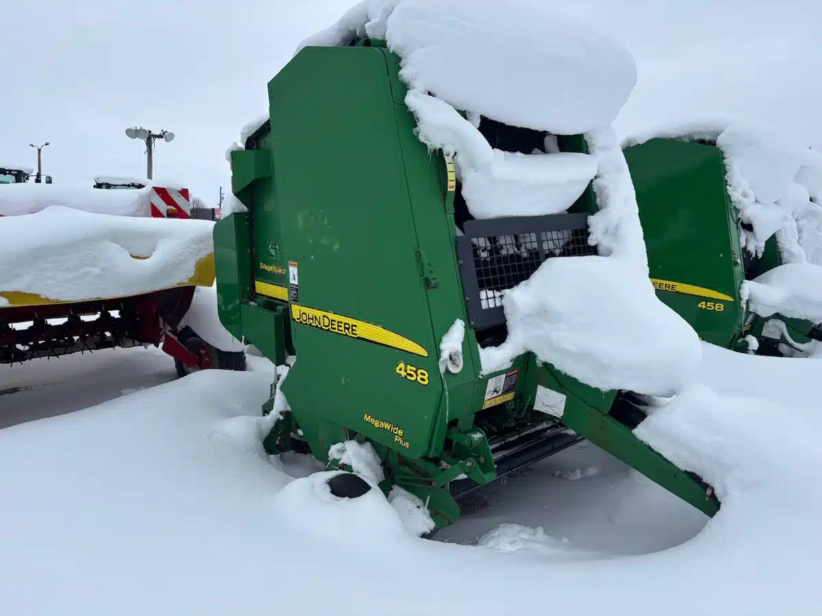 Gallery image 2 for 2008 John Deere 458SS Round Baler
