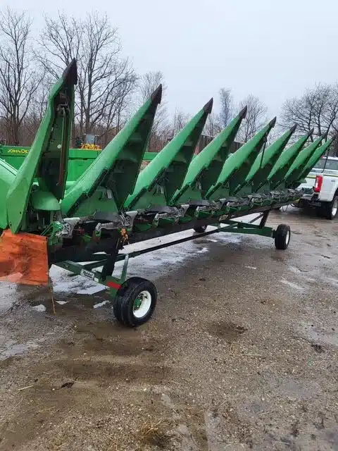 Photo de la Galerie 2 pour 2012 John Deere 608C Nez - Maïs