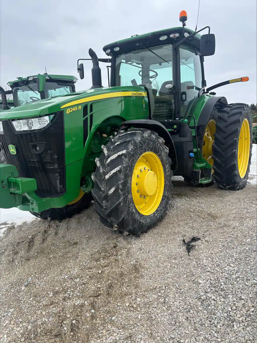 Photo de la Galerie 2 pour 2019 John Deere 8245R Tracteur