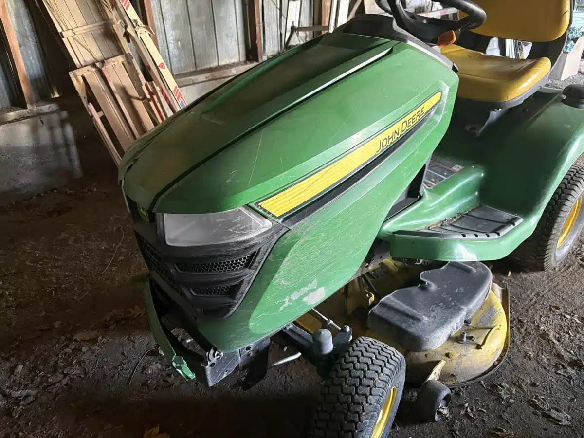 Gallery image 2 for 2016 John Deere X370 Lawn Tractor