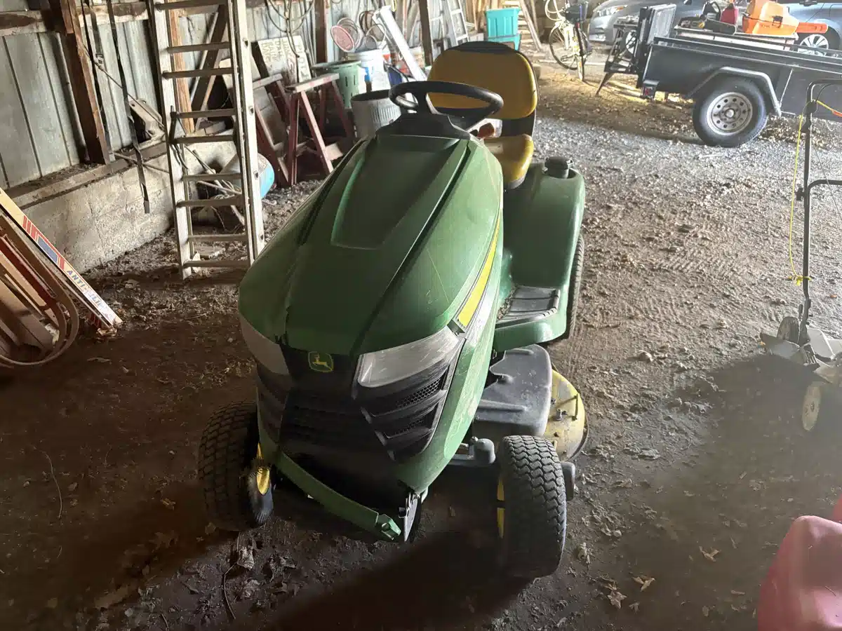 2016 John Deere X370 Lawn Tractor