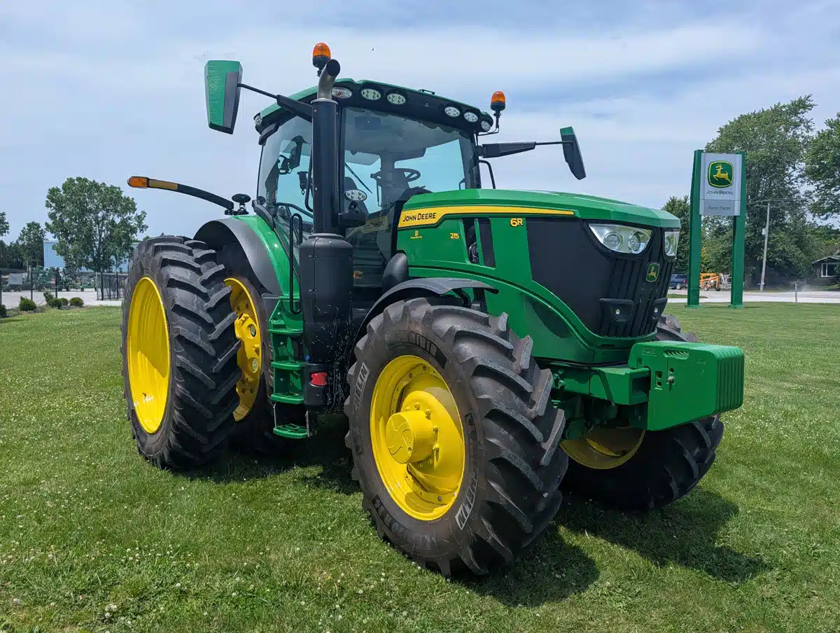 Photo de la Galerie 2 pour 2025 John Deere 6R 215 Tracteur