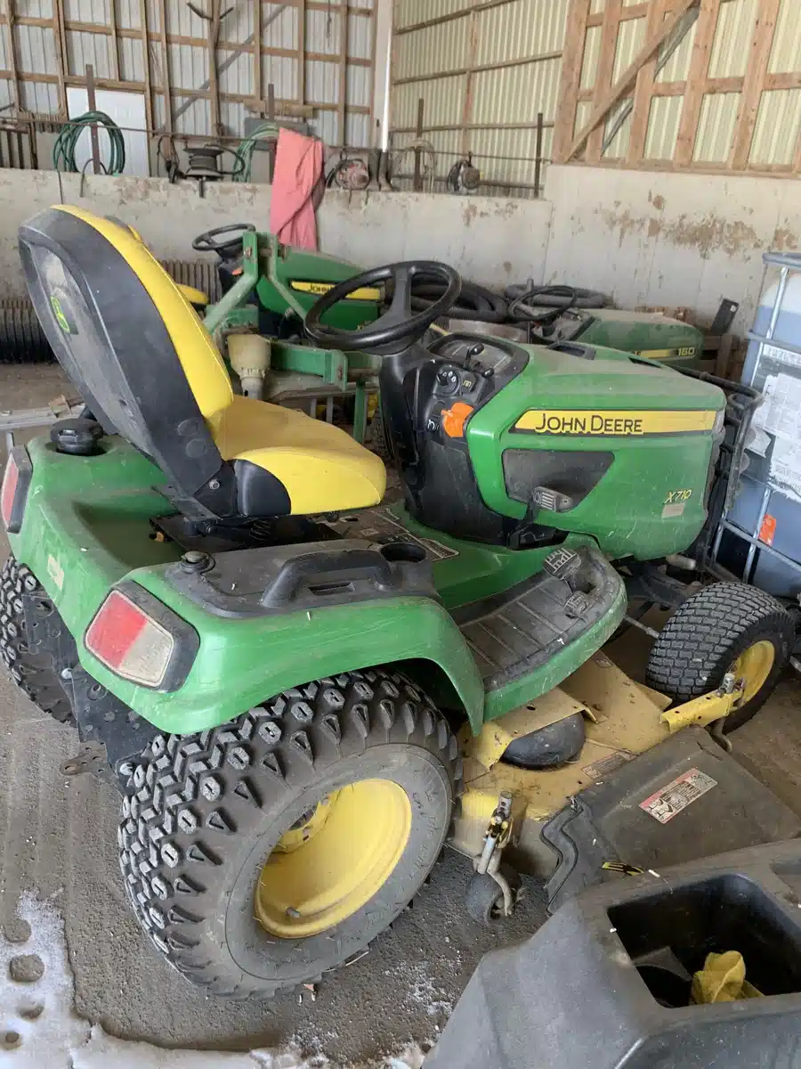 2013 John Deere X710 Lawn Tractor
