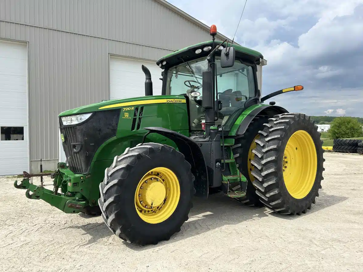 Photo de la Galerie 2 pour 2015 John Deere 7210R Tracteur