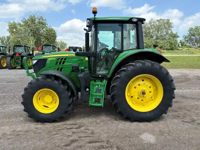 Photo de la Galerie 1 pour 2024 John Deere 6130M Tracteur