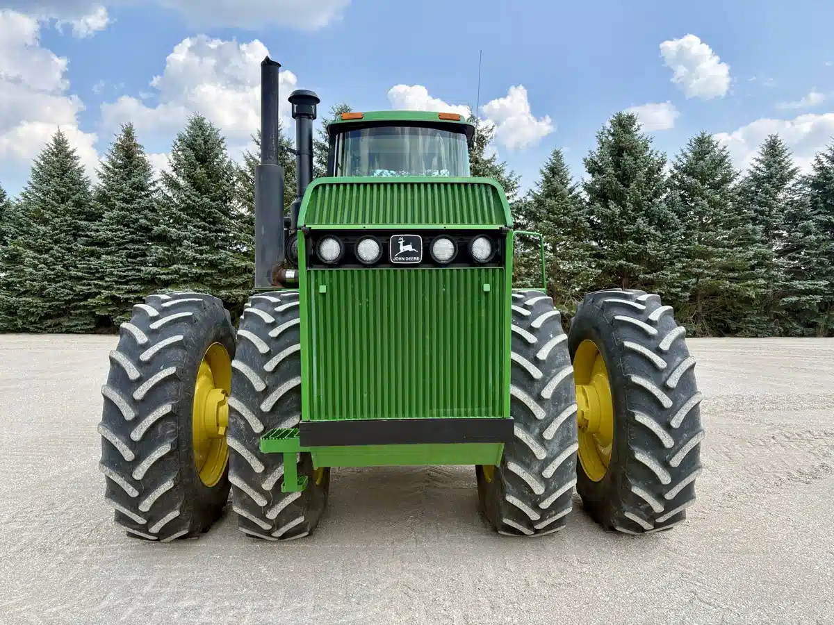 Photo de la Galerie 2 pour 1995 John Deere 8770 Tracteur