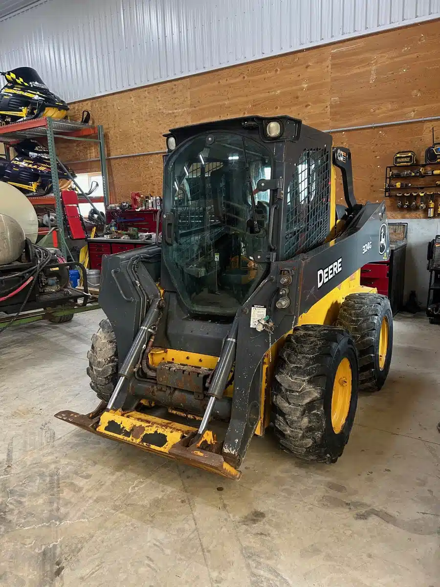 Photo de la Galerie 2 pour 2021 John Deere 324G chargeuse à direction à glissement