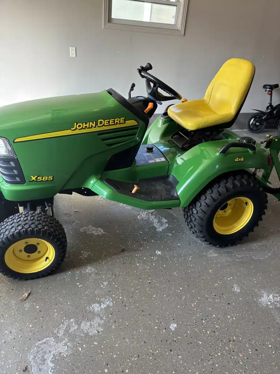 Gallery image 2 for 2002 John Deere X585 Lawn Tractor
