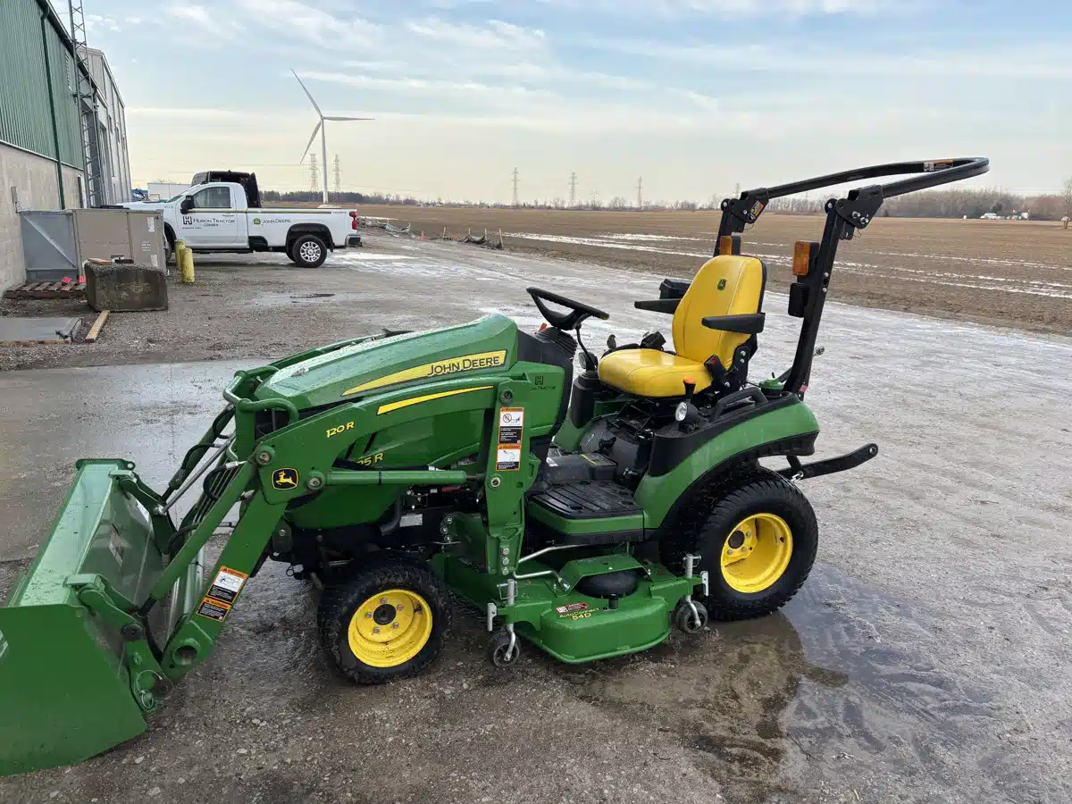 Gallery image 2 for 2022 John Deere 1025R Tractor