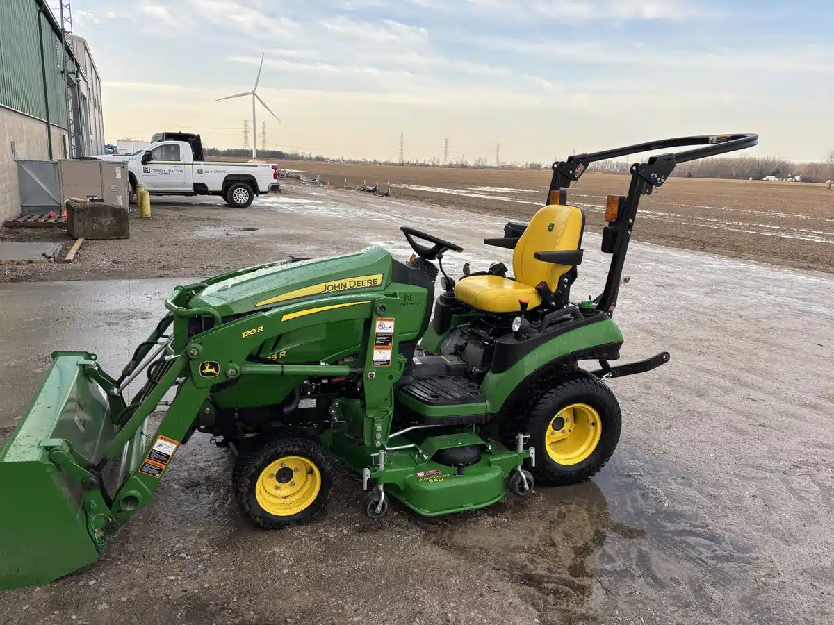 Gallery image 1 for 2022 John Deere 1025R Tractor