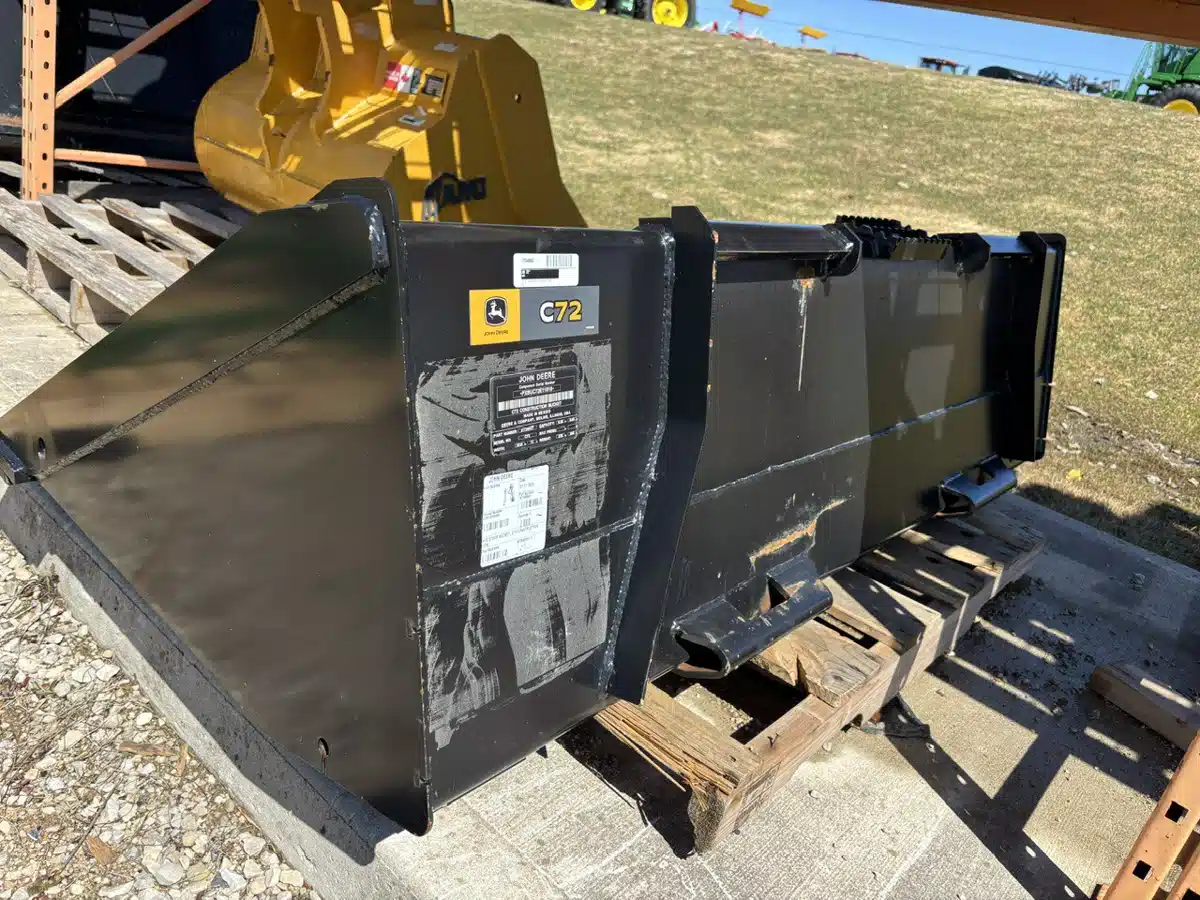 Photo de la Galerie 2 pour 2025 John Deere 72 INCH Godet (bucket)