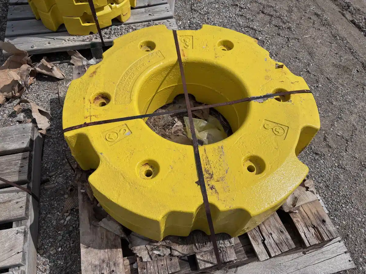 Photo de la Galerie 2 pour John Deere 931KG REAR OUTER WHEEL WEIGHTS Pneus