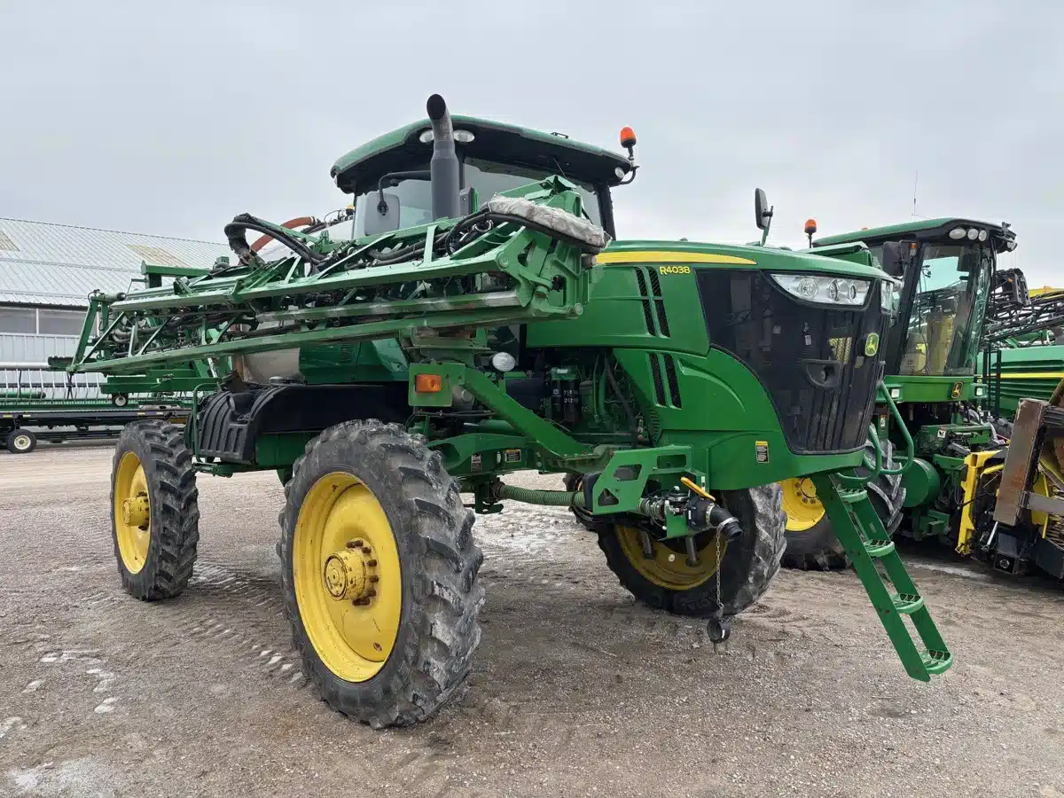 Gallery image 2 for 2015 John Deere R4038 Sprayer - Self Propelled