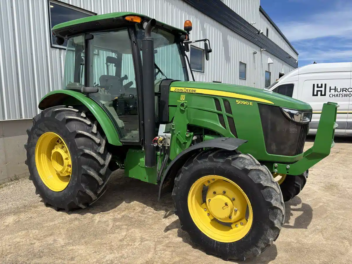 Photo de la Galerie 2 pour 2019 John Deere 5090E Tracteur