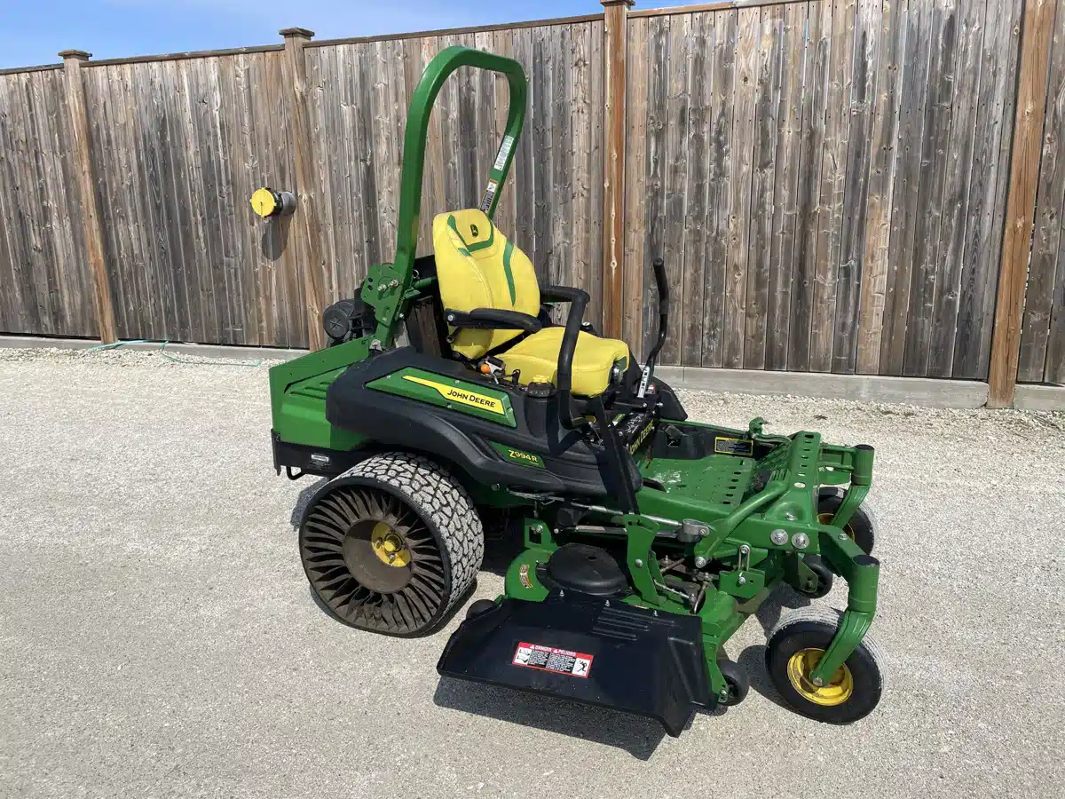 Photo de la Galerie 2 pour 2023 John Deere Z994R Tondeuse à rayon de braquage zéro