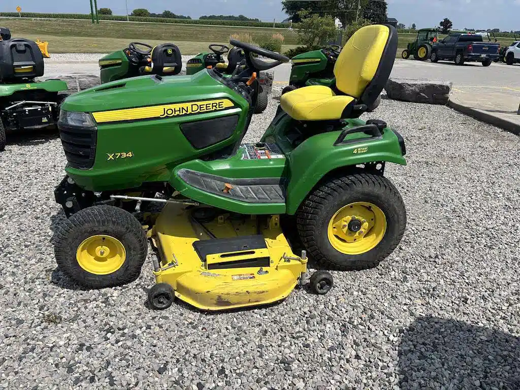 Gallery image 2 for 2014 John Deere X734 Lawn Tractor