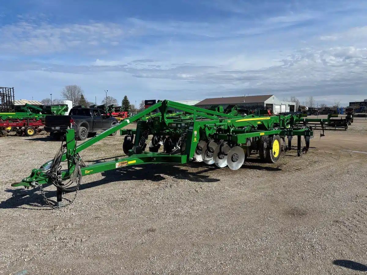 Photo de la Galerie 1 pour 2024 John Deere 2730 défonceuse