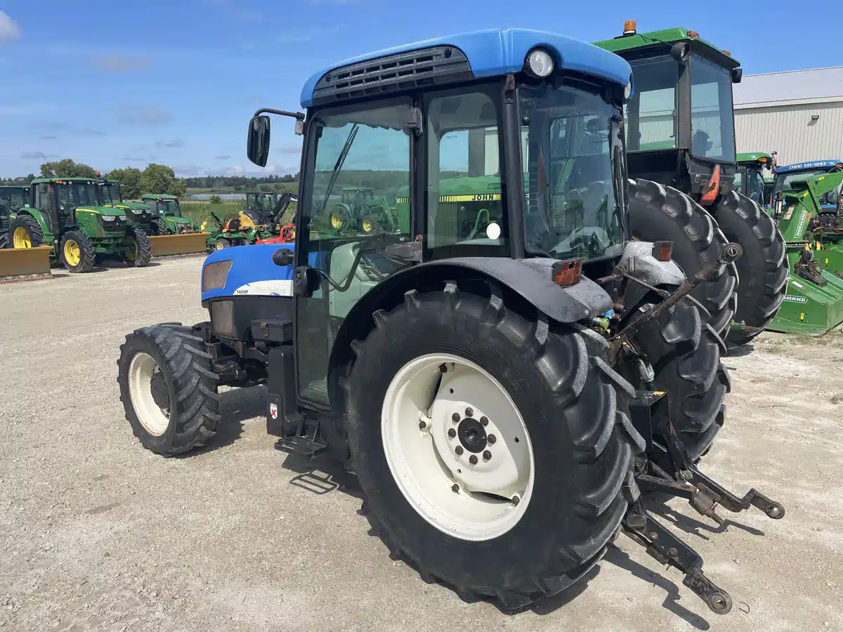 Photo de la Galerie 2 pour 2012 New Holland T4050F Tracteur