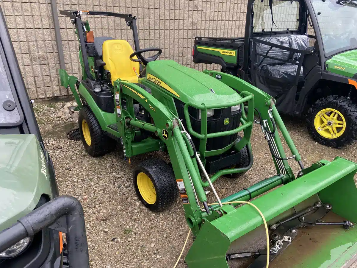Photo de la Galerie 2 pour 2018 John Deere 1025R Tracteur