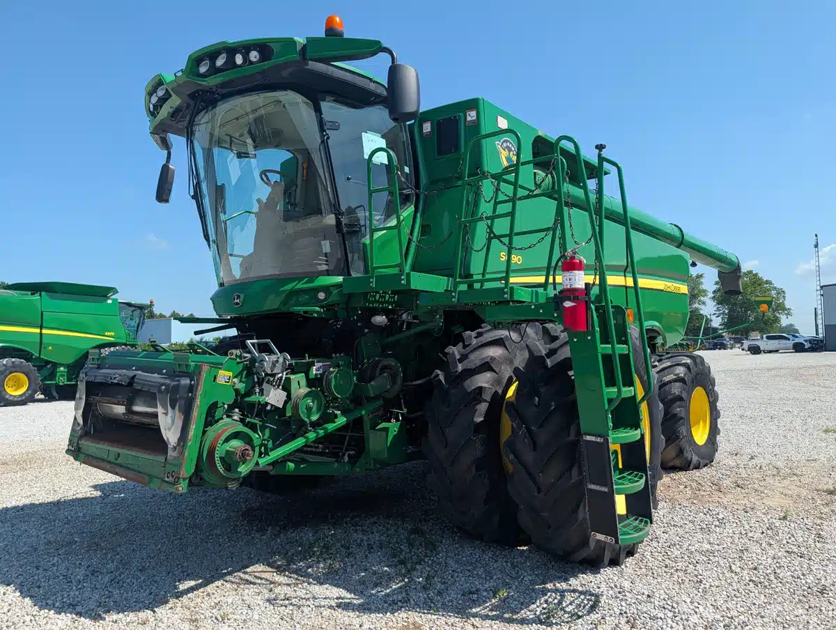 Gallery image 1 for 2014 John Deere S690 Combine