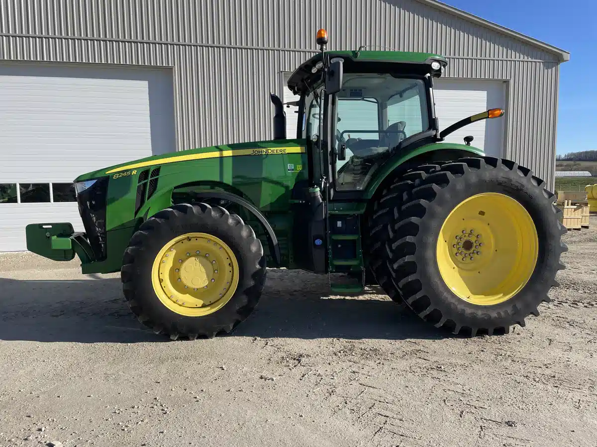 Photo de la Galerie 2 pour 2018 John Deere 8245R Tracteur