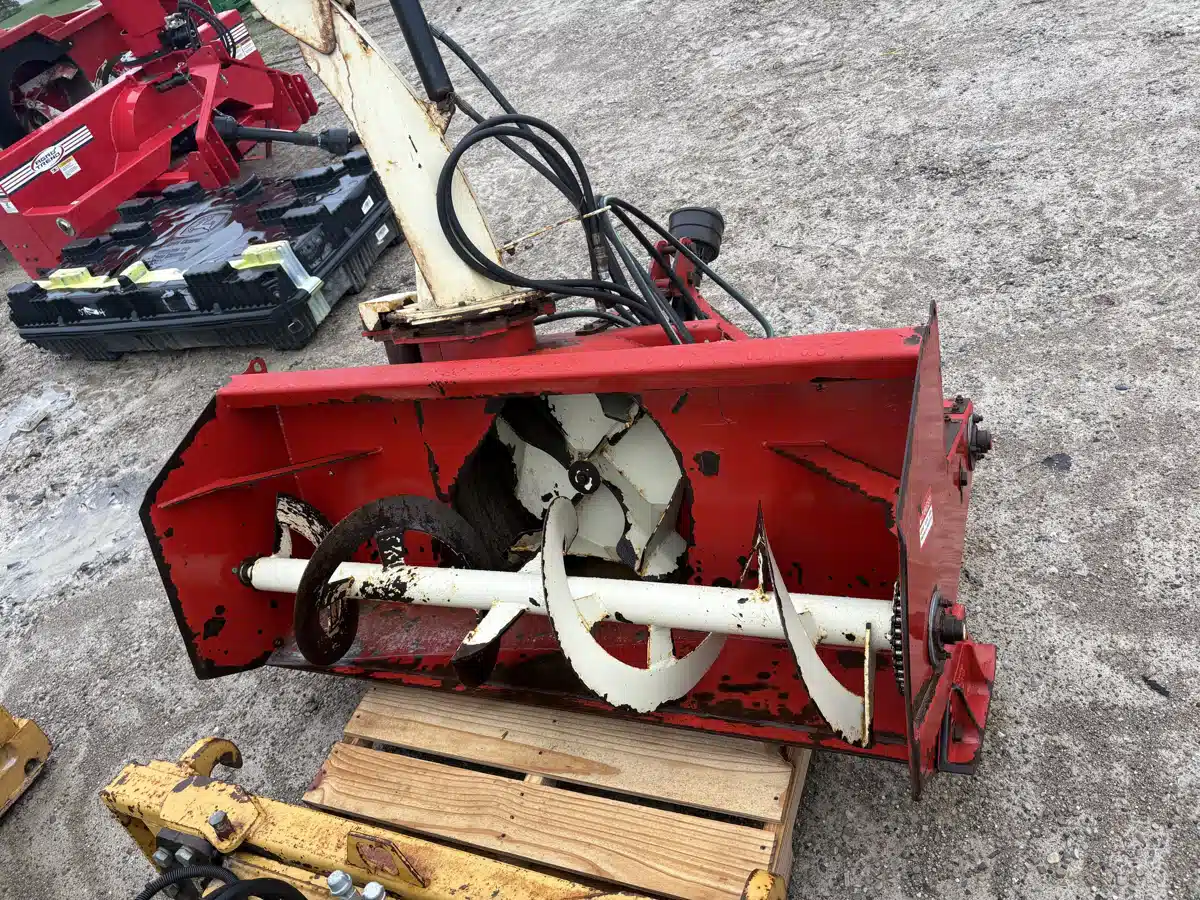 Photo de la Galerie 2 pour Buhler Farm King 60" Souffleur à neige