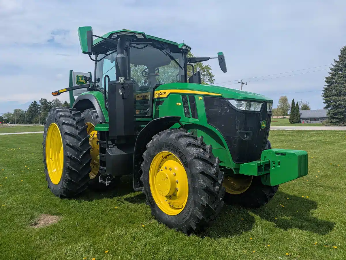Photo de la Galerie 2 pour 2025 John Deere 7R 230 Tracteur