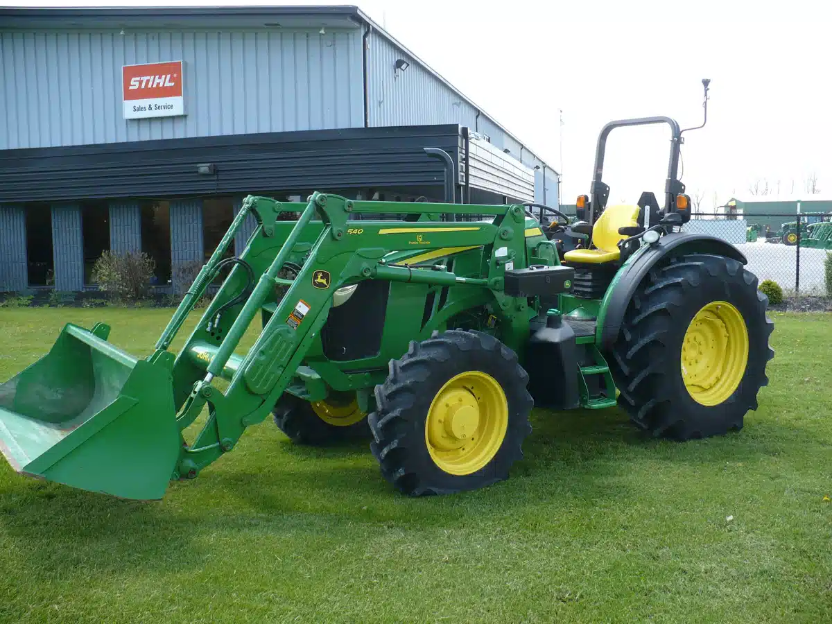 Photo de la Galerie 1 pour 2024 John Deere 5075M Tracteur
